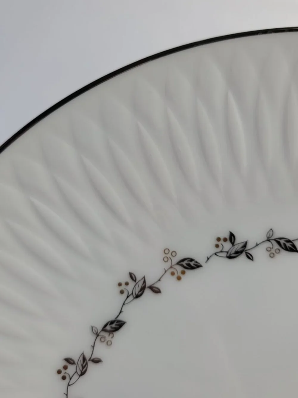 FOUR Sango Carillon Dinner Plates White Gold Berries Platinum Leaves